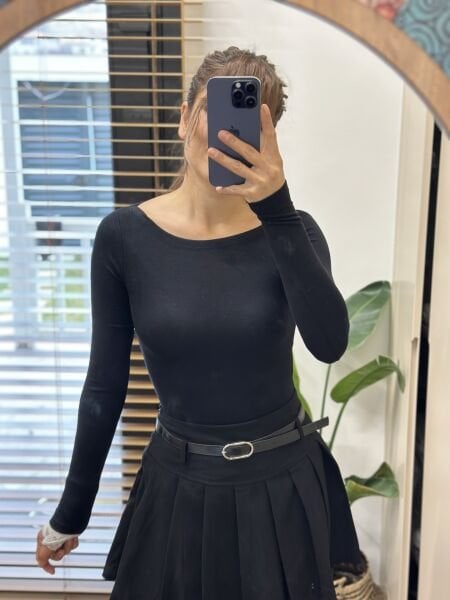 Kayik Yaka Parmak Geçmeli Bluz