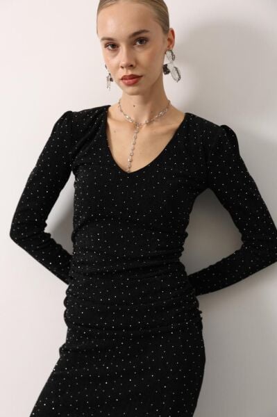 Yirtmaçli Detayli Tasli Elbise