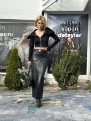 Metal Kemerli Yırtmaçlı Deri Etek