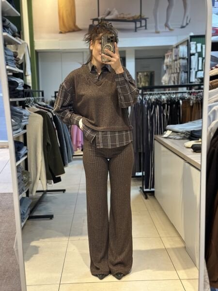 Süveterli Gömlekli Takım