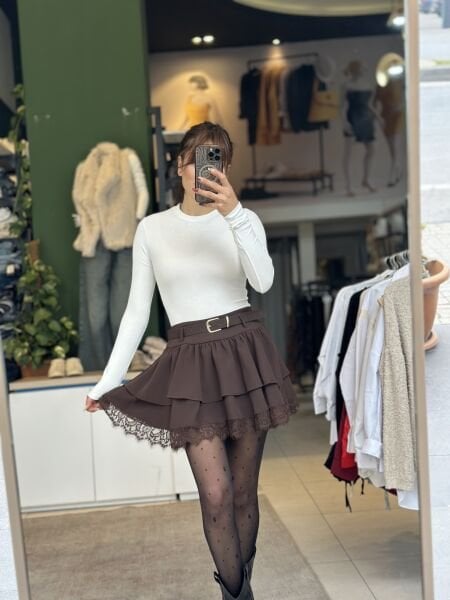 Kemerli Dantel Detyalı Mini Etek