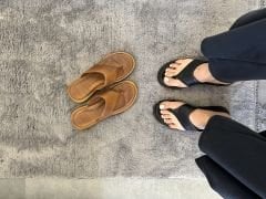 Hakiki Deri Özel Taban Parmak Arasi Sandalet