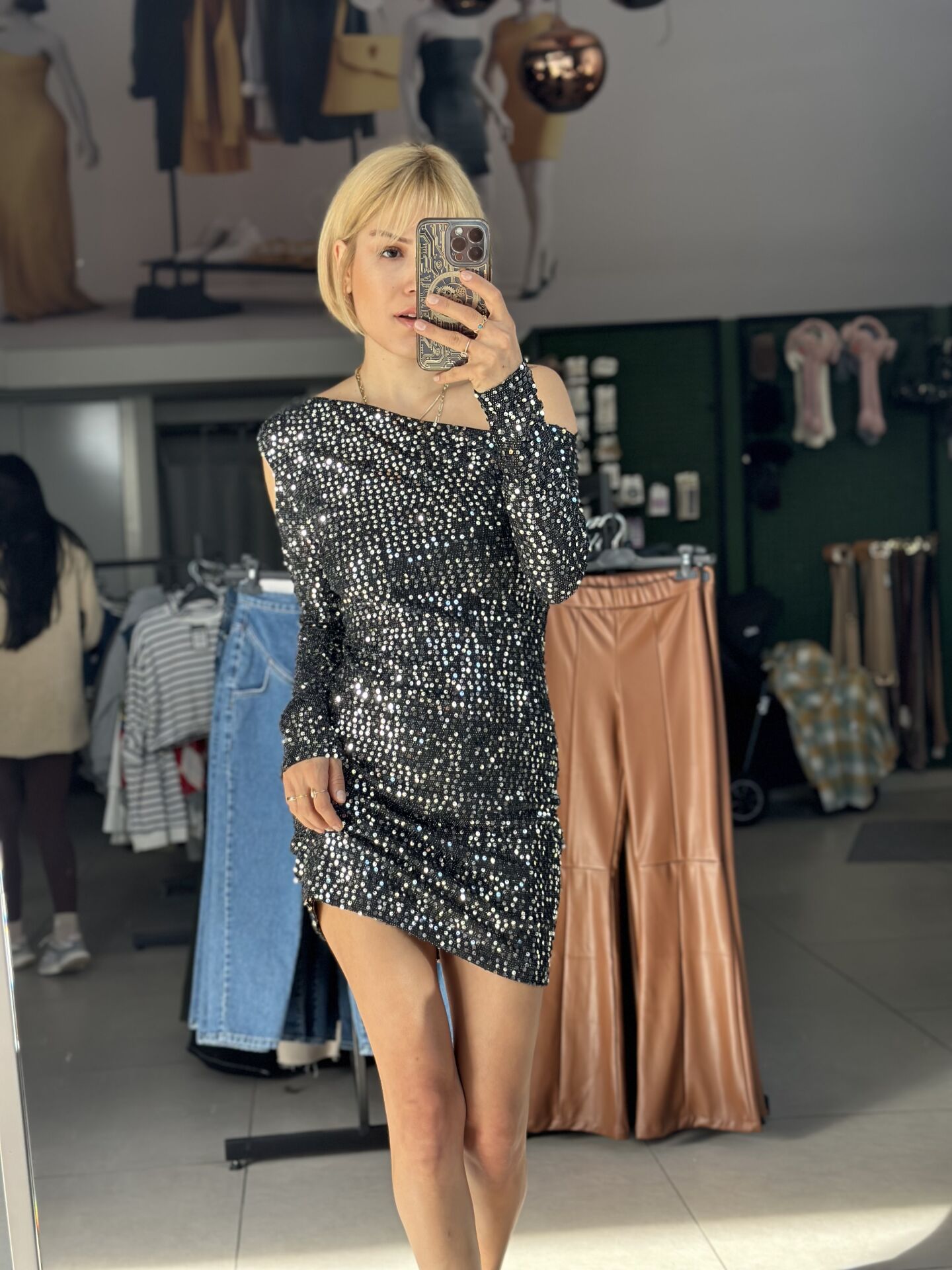 Omuz Pencereli Pul Payet Mini Elbise