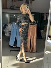 Tek Kol Bel Pencere Detay Yırtmaçlı Midi Boy Elbise