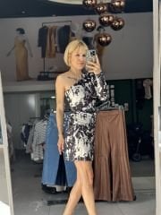 Sandy Kumaş Esnek Tek Kol Yan Büzgülü Desenli Elbise