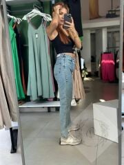 Ön Yırtmaçlı Kot Pantolon
