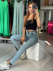 Ön Yırtmaçlı Kot Pantolon