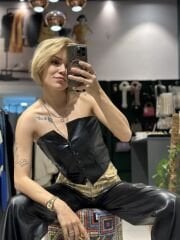 Yaka Detay Sırt Lastikli Ön Düğmeli Deri Crop