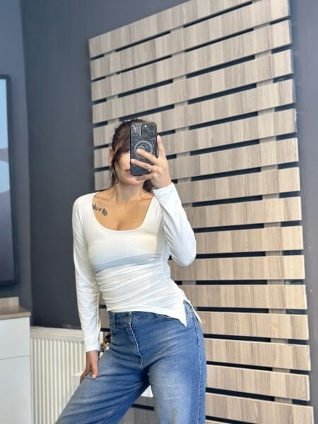 Büzgü Detayli Kare Yaka Bluz