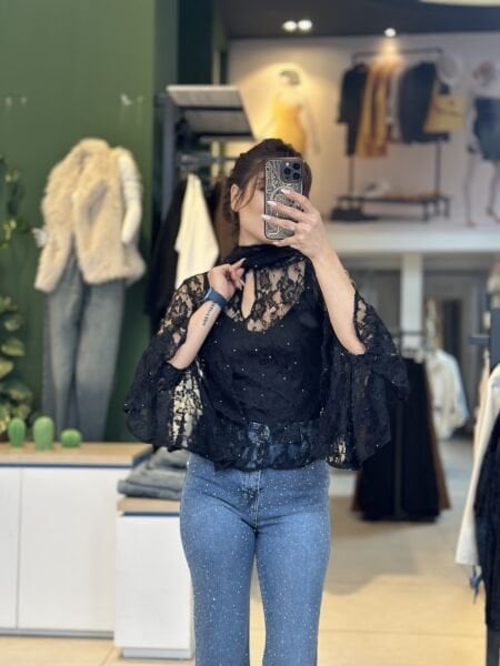 Dantel Taşlı Bluz